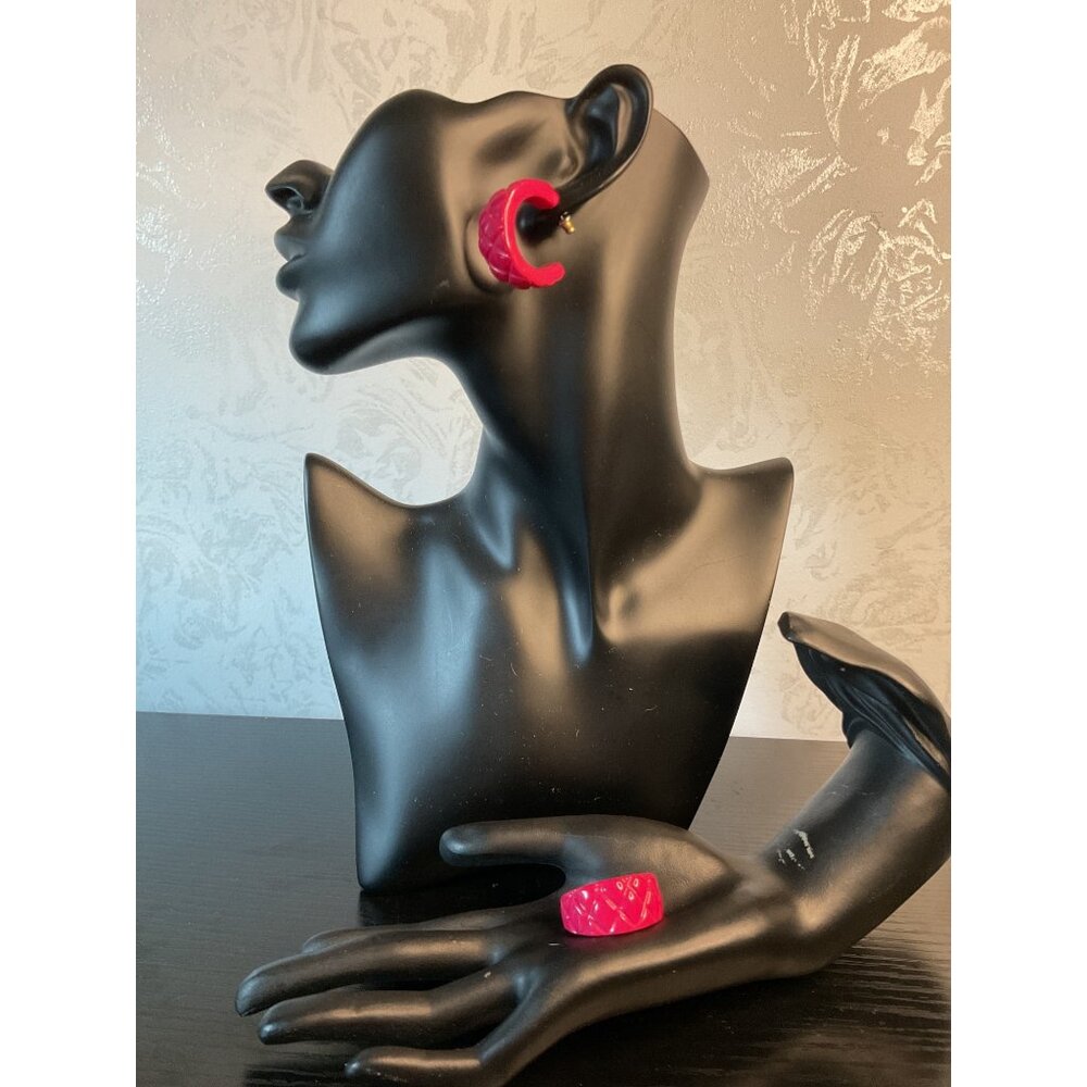 Retro Hot Pink Scalloped Stud Hoop Earrings For Pierced Ears